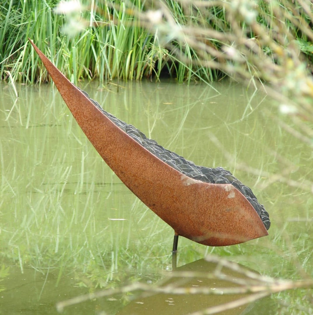 Corne d'abondance, sculpture en acier et schiste